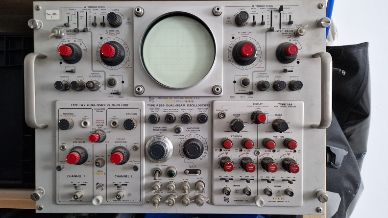 Tektronix R556 Dual-Beam Oscilloscope